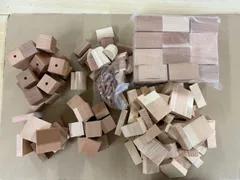 木片　端材　いろいろな形　3辺合計約56～60㎝サイズの箱いっぱい　図工　ハンドメイドの素材　小物作り　工作　おもちゃ作り