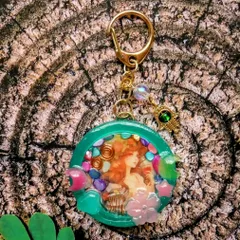 オルゴナイト　キーホルダー　バッグチャーム　レジン　グリーン　緑　お守り