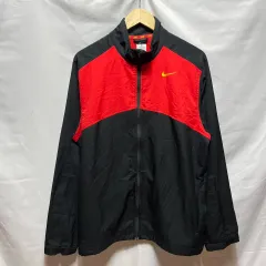 正規品 L NIKE スウッシュ ドライフィット ブラックレッド ウィンドブレーカー