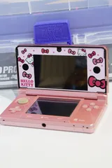 HELLO KITTY（ハローキティ）× Nintendo 3DS 本体 メタリックピンク CTR-001（JPN）／CTR-S-JPN-C0｜HELLO KITTYタッチペン付きカスタム仕様／充電器＋2GB SDカード付き／動作確認済