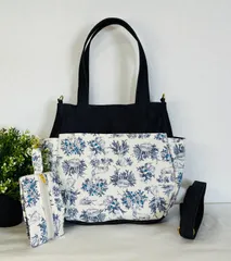 【裁縫ストア・ボヌール】大人かわいい　NOVA オックス リーフアニマル ブルー 　デニム生地ネイビー　丸底トートバッグ　サイドポケット付き　ポケットいっぱい　ポーチ　ショルダーバッグ　ショルダーストラップ付き  ハンドメイド/ №500-675