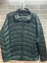 A【A19-07】◇ UNIQLO XLサイズ　ダウンジャケット　ダークグリーン色