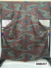 【着物】小紋　袷　ポリエステル　ダークグリーン　ストライプ柄　縦縞模様　波模様　抽象柄　着物　和装　OME417