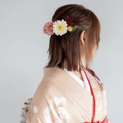 【ボブ/ショートボブ成人式振袖髪飾りM】ヘッドドレス（白/ベージュ/ピンク）＆水引き赤/卒業式袴/和装結婚式前撮り白無垢/色打掛/外はねボブ/切りっぱなしボブに人気の髪型ハーフアップヘアアレンジ/小学校卒業式袴/ハーフ成人式/卒園式の教員様