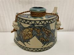 琉球 沖縄 壺屋焼 【故】上江洲茂生作 魚紋抱瓶 ダチビン やちむん