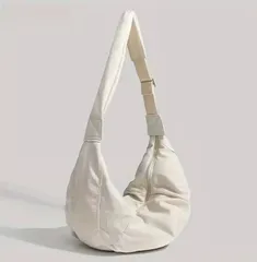 【ボディバッグ/ショルダーバッグ 】　ホワイト 大容量なのに軽い！多機能ナイロンショルダーバッグ