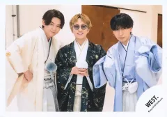 【中古】生写真(STARTO) WEST./神山智洋・藤井流星・小瀧望/横型・上半身/「WEST. DOME TOUR AWARD ～10th Anniversary～」グッズオフショット/公式生写真