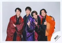 【中古】生写真(STARTO) WEST./重岡大毅・桐山照史・□田崇裕・小瀧望/横型・膝上/「WEST. 10周年記念展　関西七色男大祭り」グッズオフショット/公式生写真