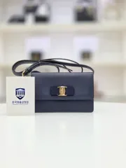 フェラガモ ヴァラ ミニ クロスバック c543