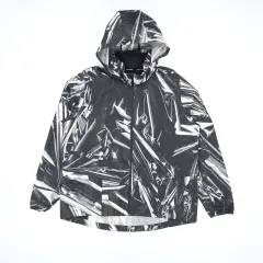 ナイキ NIKE シールド　ナイロンジャケット　ランニングジャケット NIKE（ナイキ）の「ナイキ シールド フラッシュ ウィメンズランニング