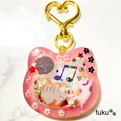 レジン🍀猫キーホルダー🍀シャカシャカキーホルダー - メルカリ