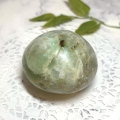 高品質 グリーンアゲート グリーン桜瑪瑙 パーム 雫形 握り石 - メルカリ