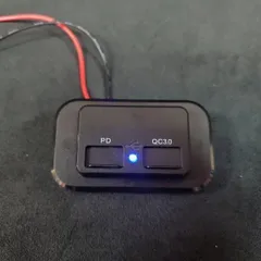 ハイエース 200系 リアヒータースイッチ部 USB 電源ポート 増設 2ポートのサムネイル