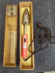 マァジョ　完全未使用品　 和裁コテ　鏝２本付　②①木箱2個コード付き マァジョ 完全未使用品 和裁コテ 鏝2本付 ②①木箱2個コード付き 2025