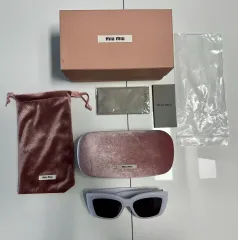 <新品> ミュウミュウ サングラス フルセット (ケース/保証書 含む)