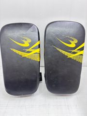 希少 BODYMAKER ハイパーキックミット ホワイト 2個セット - メルカリ
