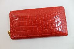 池田工芸 クロコダイル型押し ラウンドファスナー長財布 レッド - メルカリ