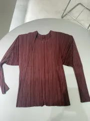 プリーツプリーズ 2月 ジップアップ カーディガン バーガンディ色