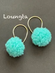 3198 エメラルドグリーン ファーピアス 樹脂ピアス