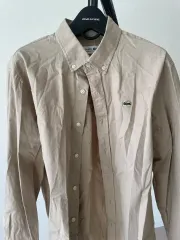 メンズ ラコステ レギュラーフィット ベージュ シャツ FR40 / M サイズ