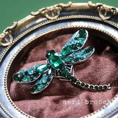 きれいなトンボのブローチ　キラキラ かわいい 蜻蛉 ゴージャス フォーマル 新品未使用 虫 コサージュ お呼ばれ 発表会 NerD