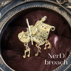 音符が揺れるバイオリンブローチ 音楽 楽器 カジュアル メンズ 大人 個性的 男女兼用新品 コンサート 演奏会 ヴィンテージ調 アンティーク調 NerD