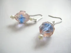 淡いピンクのチェコガラスとシードパールのピアス・イヤリング
