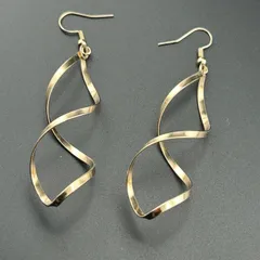 【新品】ネコポス◆アクセサリー ピアス フックピアス ゴールド カラー ツイスト 揺れる◆