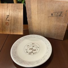 人間国宝 井上萬二 青白磁笹彫文皿 約15cm 共箱・栞付 在銘 美品