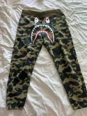 アベイシングエイプ 迷彩柄 シャーク スウェット