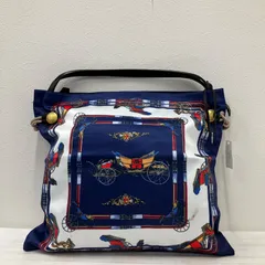 5908　TOPKAPI　トプカピ　トレジャートプカピ　マイルドサテンスカーフパネル柄　 スカーフ柄バッグ　ハンドバッグ　トートバッグ　大容量　A4対応　スカーフ柄　馬車　紺　ネイビー　白　サテン　金ボタン　キーチャーム　鍵　ユニセックス