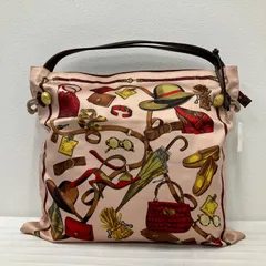 5907　TOPKAPI　トプカピ　トレジャートプカピ　マイルドサテンスカーフパネル柄　 スカーフ柄バッグ　ハンドバッグ　トートバッグ　大容量　A4対応　スカーフ柄　帽子　ベルト　バッグ　サテン　金ボタン　キーチャーム　鍵　ピンクベージュ系　オレンジベージュ系