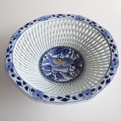 有田焼 琴峰窯造 染付透菓子鉢 牡丹文 手仕事 透かし細工 磁器 青花 染付 和食器 飾り鉢 盛鉢 ARITA 日本製 伝統工芸 インテリア コレクター向け 美品