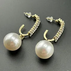 【新品】ネコポス◆アクセサリー ピアス ゴールド×ホワイト フェイク パール ラインストーン 大きめ キレイ 揺れる◆