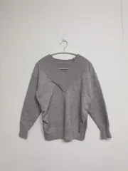 Vネック グレー 華奢フィット ニット (オフショルダ―可能)