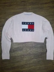 トミー ジーンズ ピンク クロップド ケーブル ニット