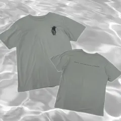 日本 ユニクロ 進撃の巨人 進撃の巨人のアニメプリンティング グレーの半袖Tシャツ