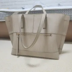 チャールズアンドキース ベージュ トートバッグ