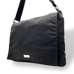 GUCCI グッチ ナイロン メッセンジャーバッグ ショルダーバッグ メンズ ユニセックス シルバープレートロゴ 斜め掛け A4収納可 146236 K4