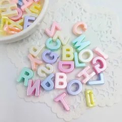 アクリルビーズ アルファベット型 100個セット パステルカラー イニシャル 約12mm B-20 ハンドメイド アクセサリーパーツ プラスチックビーズ ビーズクラブ