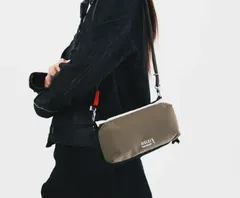 新品未使用　トポロジー✖️エーグル　ユニセックス　ボトルサコッシュ　おしゃれ　ショルダーバッグ　ブラウン✖️ブラック