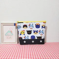 大きめポーチ（カラフル猫ちゃん＊ホワイト✕黒スター）