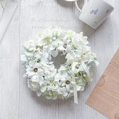 ホワイトと淡いグリーンのリース