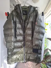 モンクレール オリーブ ダウン ジャケット フーディー