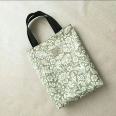 ハンドメイド　トートバッグ　B5サイズ　サブバッグ　ボタニカル柄　お散歩バッグ