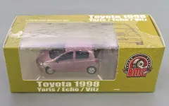 【新品】ミニカー 1/64 トヨタ 1998 ヴィッツ/エコー 5ドア(ピンク) LHD [64B0376]のサムネイル