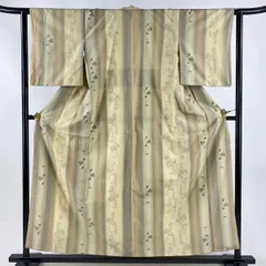 紬 身丈156.5cm 裄丈62cm S 袷 やまと 縦縞 蔦 ベージュ 正絹 秀品 【中古】