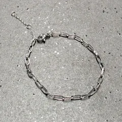 シルバー　silver　銀　ブレスレット　チェーン　フラットチェーン　アクセサリー　ユニセックス　男女兼用　レディース　メンズ　シンプル　華奢　ギフト　プレゼント　定番　チェーンブレスレット　腕輪　手　大人可愛い　付けていることを忘れちゃう　つけっぱなしOK