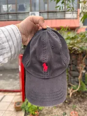 ポロラルフローレン ベースボールキャップ ブラック + レッド ロゴ