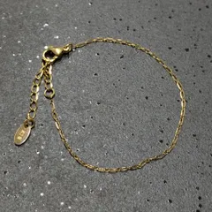 ステンレス　18Kコーティング加工　ゴールド　GOLD　金　ブレスレット　チェーン　フラットチェーン　アクセサリー　ユニセックス　男女兼用　レディース　メンズ　シンプル　華奢　ギフト　プレゼント　定番　チェーンブレスレット　大人可愛い　つけっぱなしでも大丈夫
